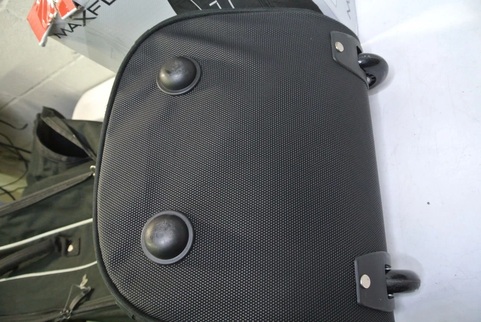 Cubierta de viaje Maxfli 2024 Lite ruedas rodantes suaves dobles (MX24LITEZ) NEGRA Foto 4 de 4