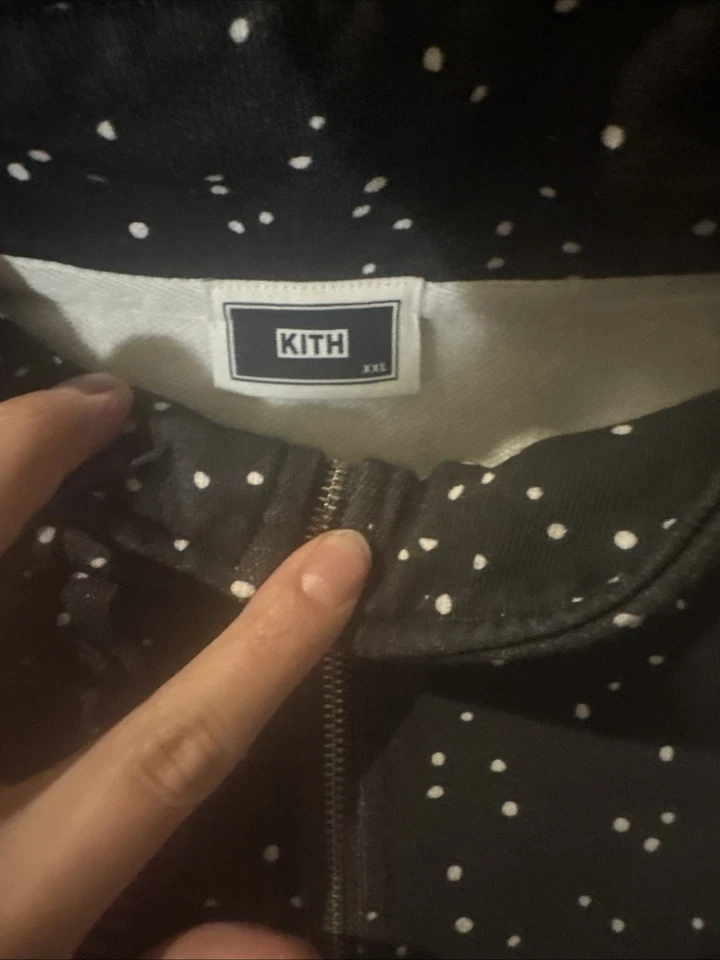 Kith, Kithmas XL 2025 Lanzamiento. Nuevo fuera del paquete Foto 2 de 4