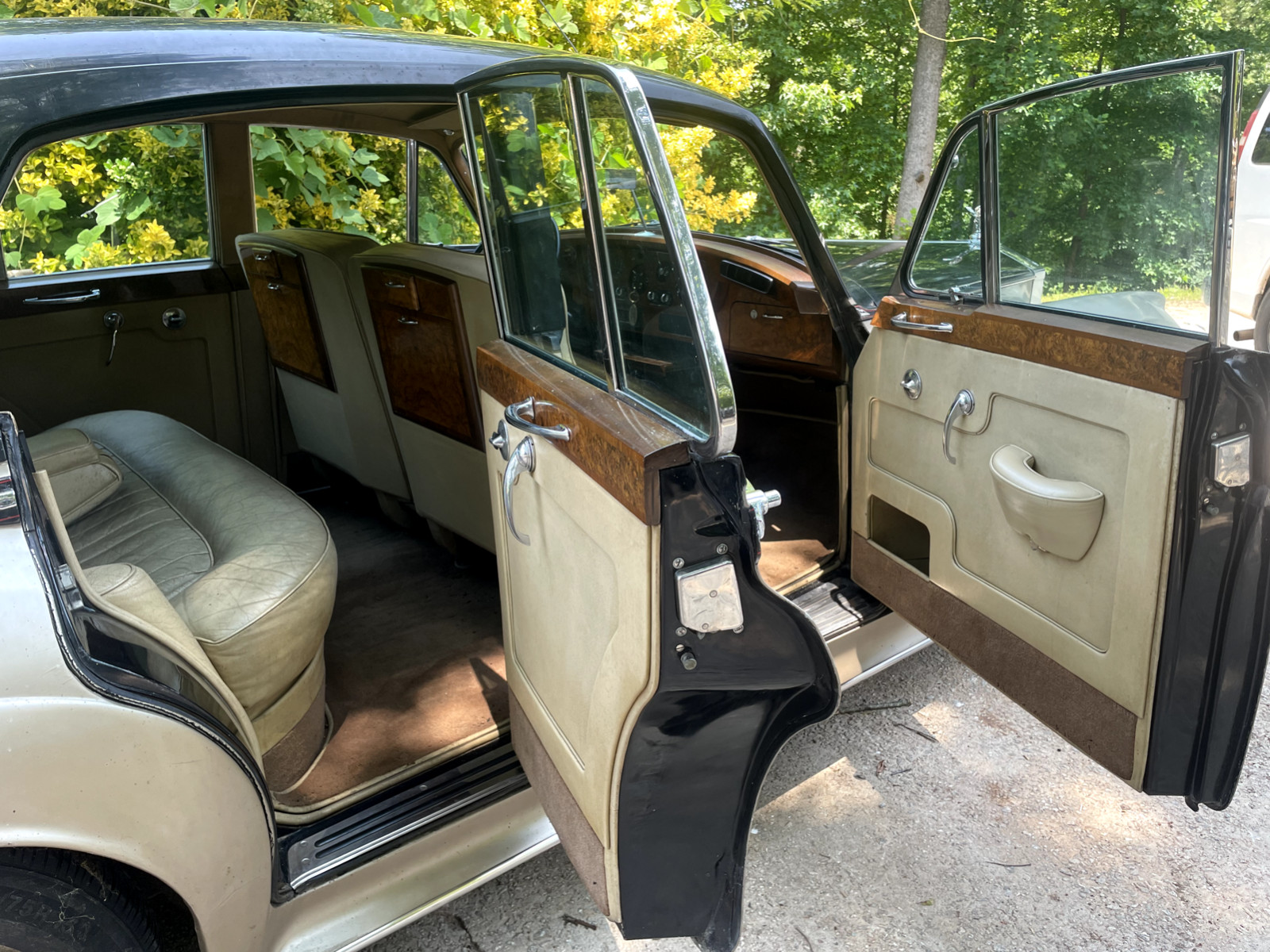 LHD ROLLS ROYCE CLOUD I PHANTOM BENTLEY, LIGHTER & SOCKET. DOZENS CLOUDS 4 PARTS