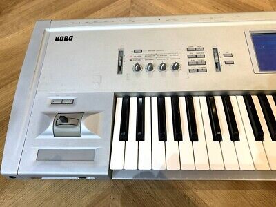 Korg Triton 61 key Synthesizer Music Workstation keyboard Korg Triton 61 key Synthesizer Music Workstation keyboard