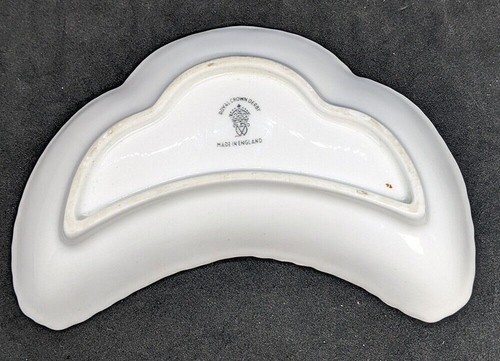 Bandeja dulce Royal Crown Derby Bone China media luna - patrón azul Mikado - Imagen 5 de 5