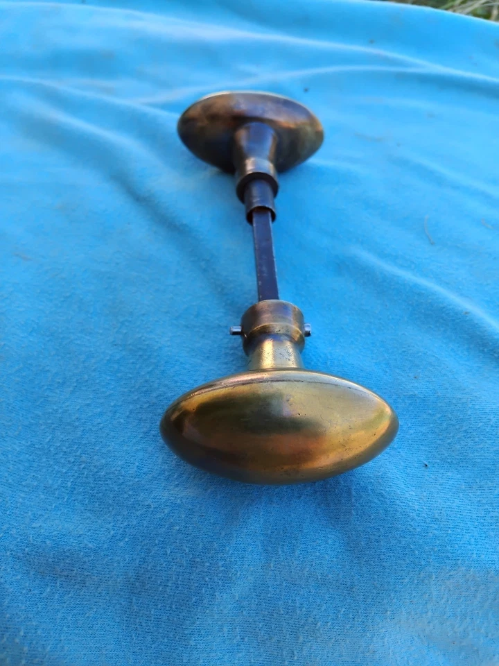 ancienne poignée de porte ovale en bronze ou laiton napoléon III carré de 6 mm - Photo 3/3