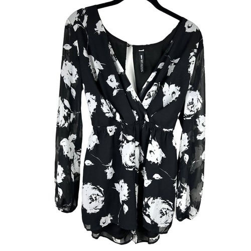 Design Lab Lord & Taylor Black and White Floral V-Neck Romper Size S EUC