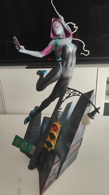 Spider Gwen / Ghost-Spider Sideshow Premium Format Marvel 1/4 Statue