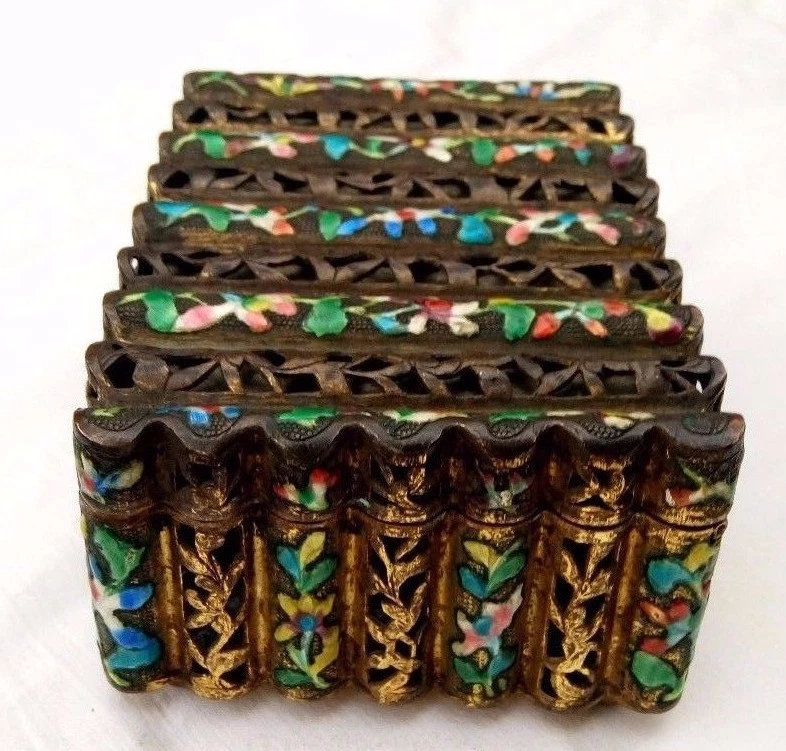 ANTIGUA CAJA CHINA ESMALTADA EN COBRE. Foto 2 de 4