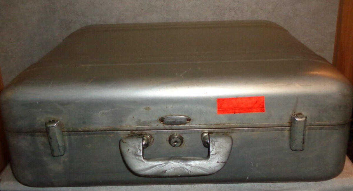 Zero Halliburton Silver Aluminum Suitcase 21 X 17 x 8 (NO KEY) | eBay