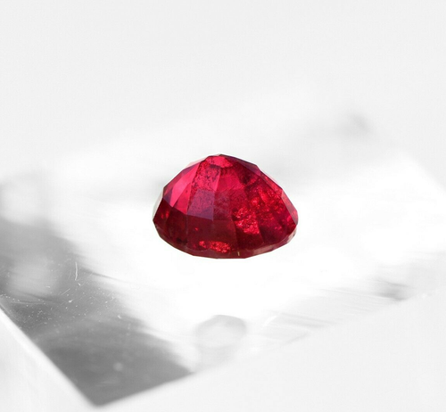 Colore sangue di piccione rosso vivo ovale naturale certificato GIA 2,60 CTW - Foto 4 di 6
