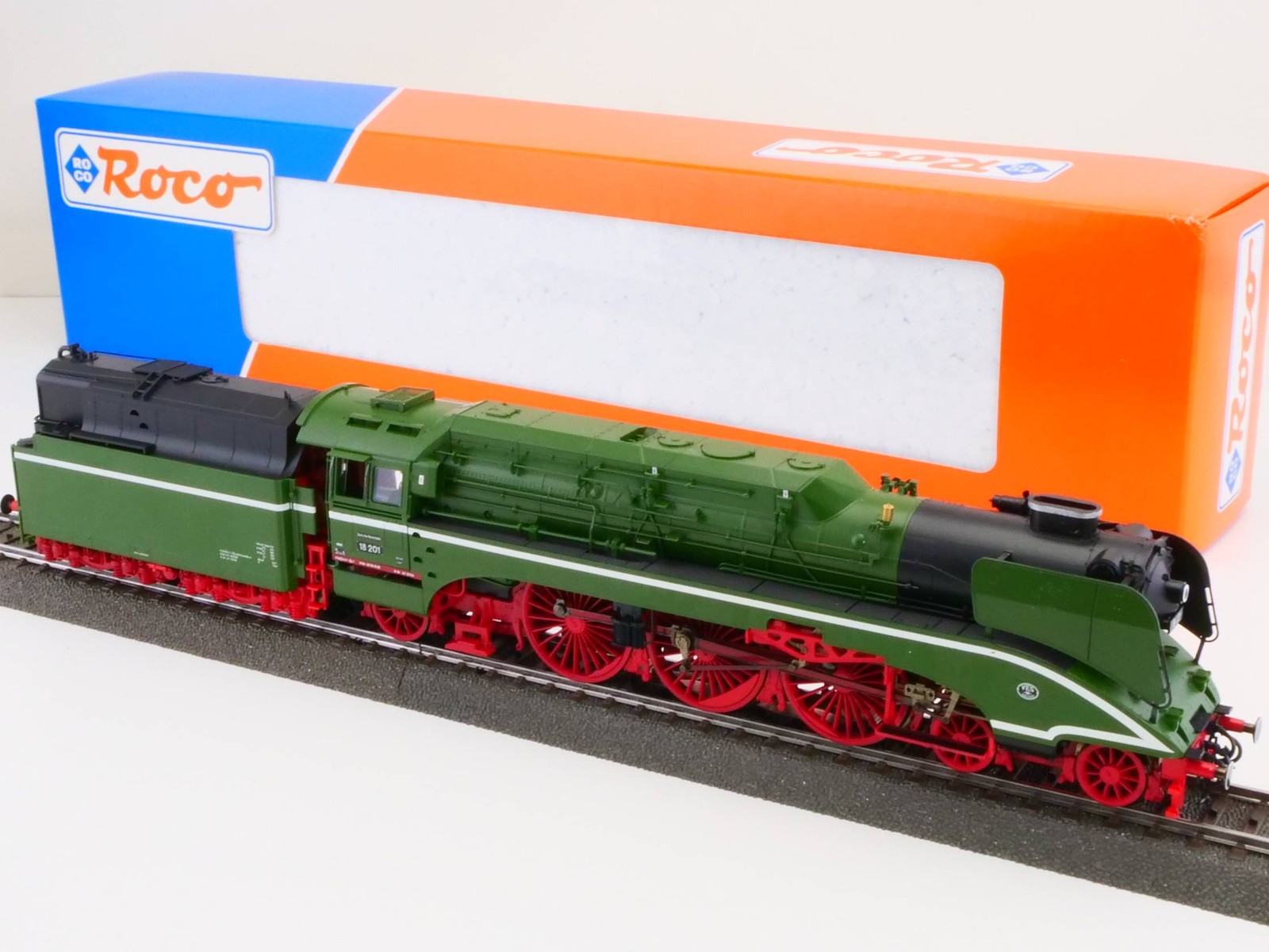 Roco 69201 BR 18 201 DDR DR AC Digital H0 Steam Locomotive Mint! OVP
