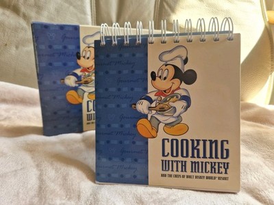 Cooking With Mickey & The Chefs of Walt Disney World Resort   1998 FE Cookbook