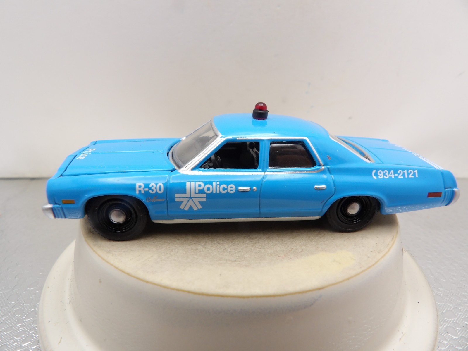 1974 DODGE MONACO MONTREAL POLICE CAR    2019 GREENLIGHT HOT PURSUIT   1:64