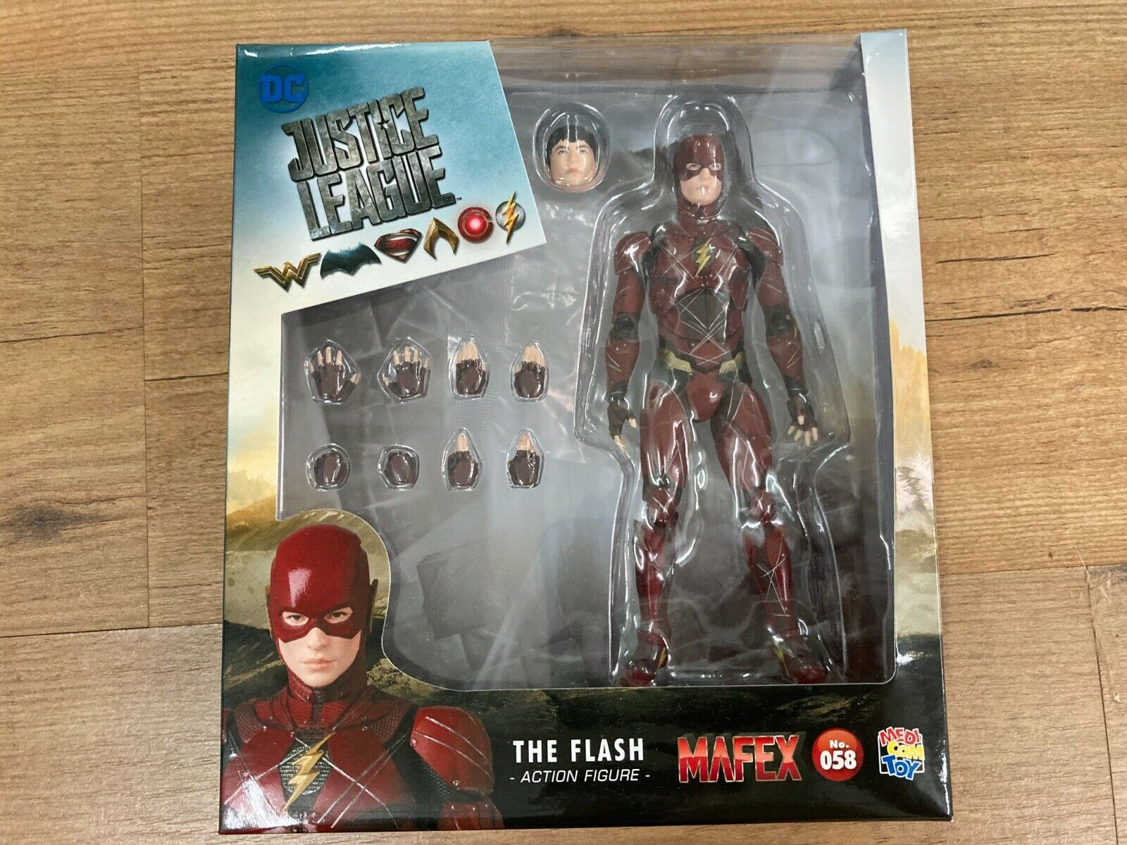 MAFEX FLASH JUSTICE LEAGUE