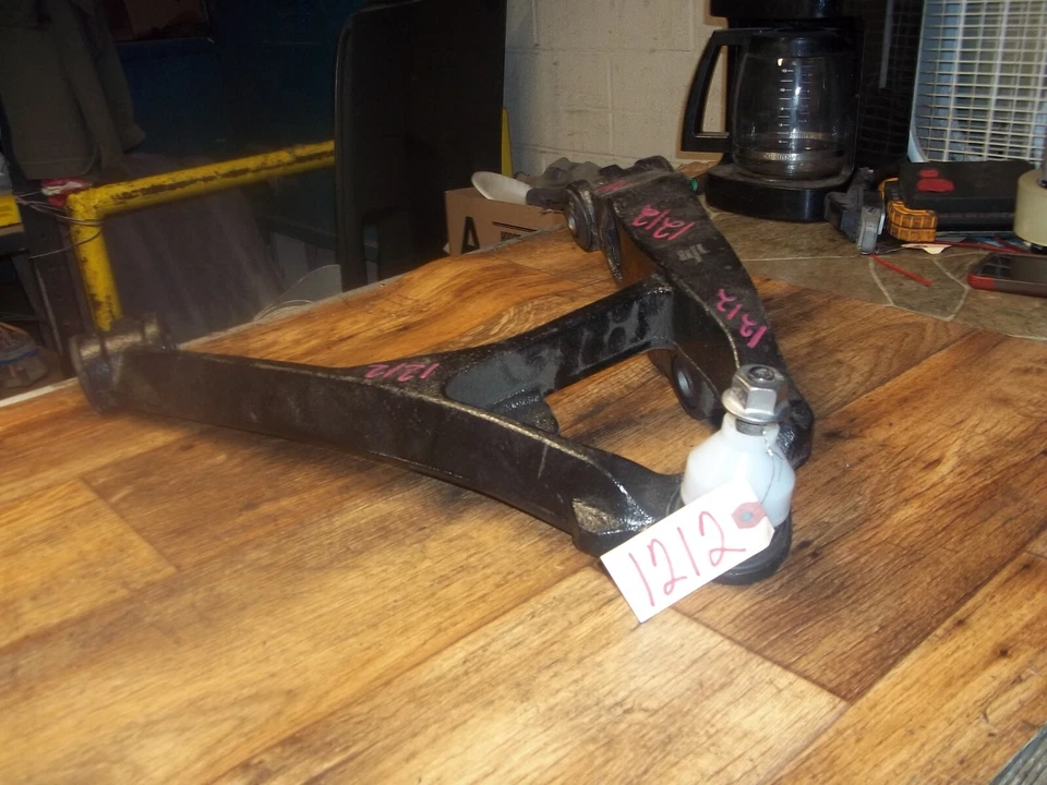 02-06 CADILLAC ESCALADE 99-07 CHEVROLET 1500 SILVERADO BRAZO DE CONTROL INFERIOR DELANTERO Foto 4 de 4