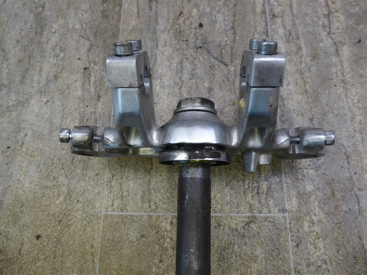 1985 Honda VF700C Magna H1427-1) triple tree steering stem clamp