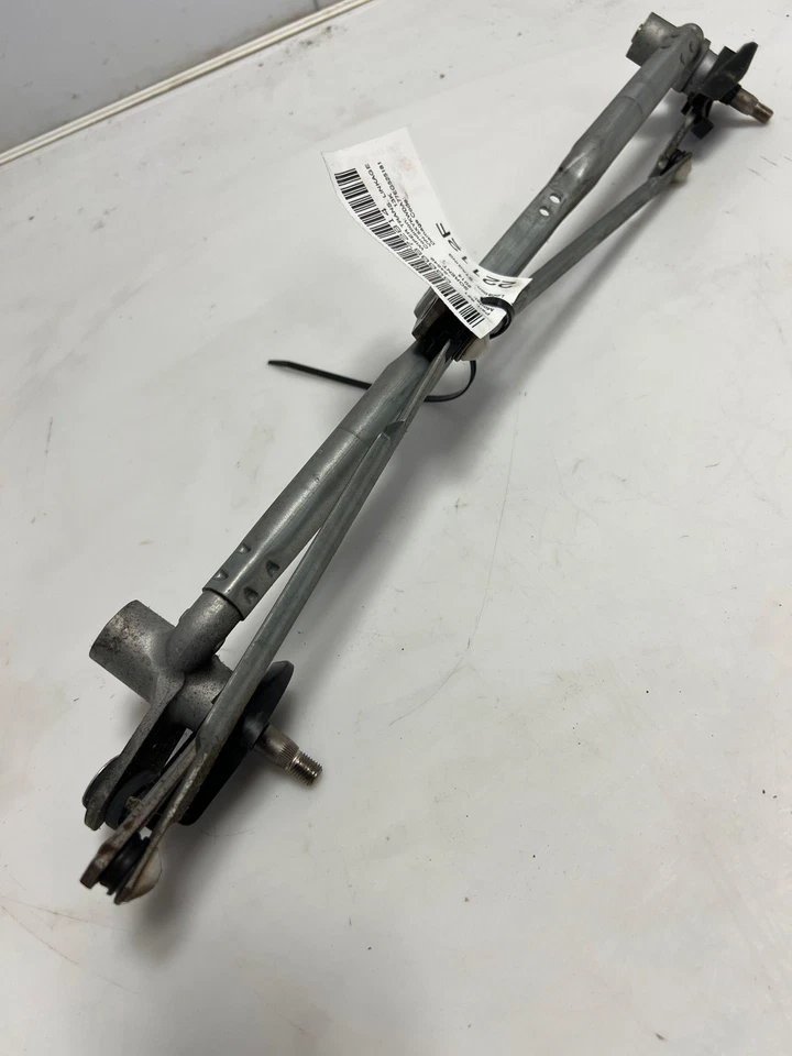 2011 - 2015 Kia Sorento Windshield Wiper Linkage OEM 981201U000 - Image 3 of 4