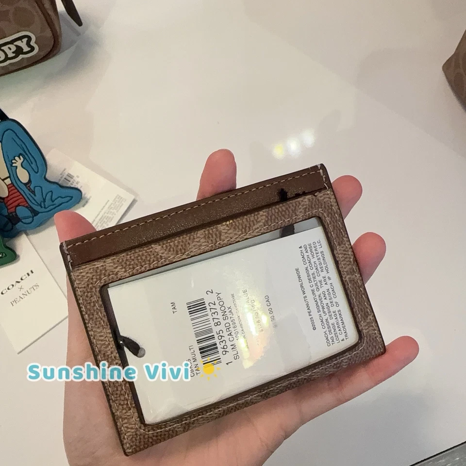 Nuevo con etiquetas Estuche delgado para tarjetas de identificación Coach X Peanuts lona exclusiva con estampado Snoopy CBK55 Foto 3 de 4