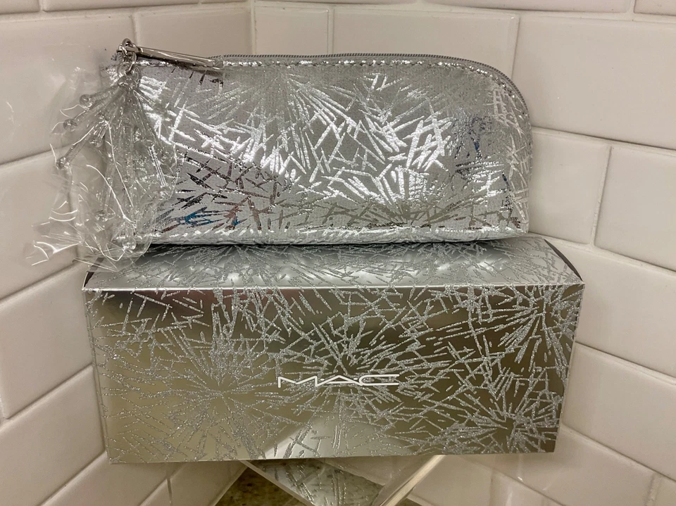 Bolsa de maquillaje lápiz labial MAC Frosted Fireworks nueva en caja Foto 3 de 4