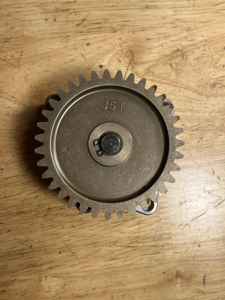 🔥1977-1983 Suzuki GS 550 GS550L GS550E OEM Oil Pump Assy w/ Gear & Hardware - Image 4 of 4