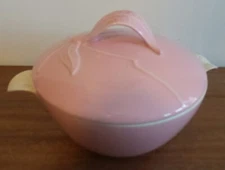 VINTAGE PINK AND WHITE HOENIG OF CALIFORNIA CROCK WITH FLOWER LID #354