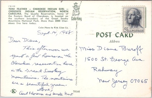 Postal vintage de Carolina del Norte "Toni Feather - Cherokee Indian Girl" fechada 1968 - Imagen 2 de 2
