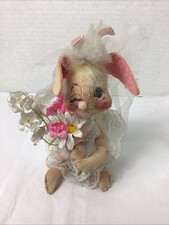 Vintage AnnaLee Mobilitee Mouse Bride Doll 1992 Winking Eye Bouquet Flowers