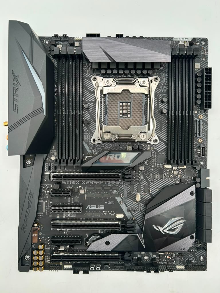 ASUS ROG Strix X299-E Gaming LGA2066 DDR4 M.2 + Intel Core i7