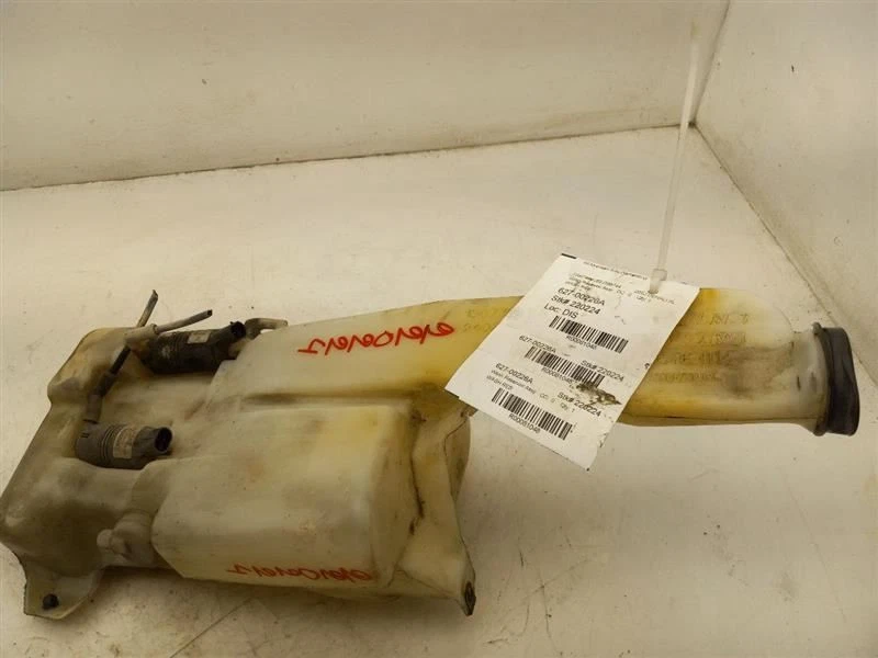 Depósito de lavado con limpiaparabrisas trasero Opt C25 00-05 CHEVROLET SUBURBAN 1500 12487671 Foto 4 de 4