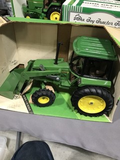 John Deere Utility Tractor 2550 With Loader #503 1/16