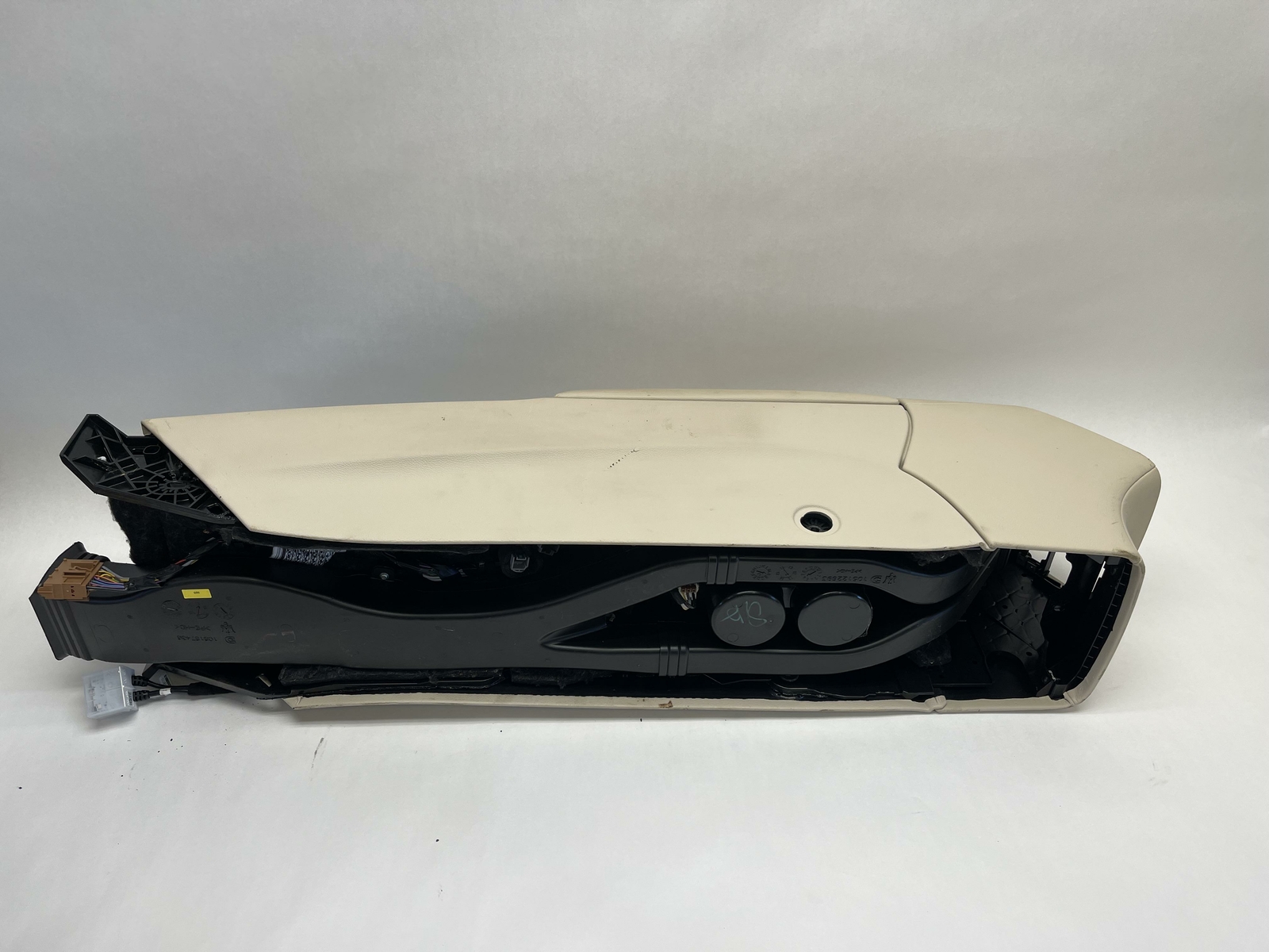 2013-2016 MASERATI QUATTROPORTE FRONT CENTER CONSOLE COMPARTMENT W/ ARMREST OEM