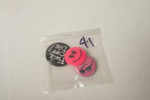1980s Pinback Button Lot (B3R-41) Vintage (JSF6) Sunglasses F*ck Off & Die - Picture 4 of 4