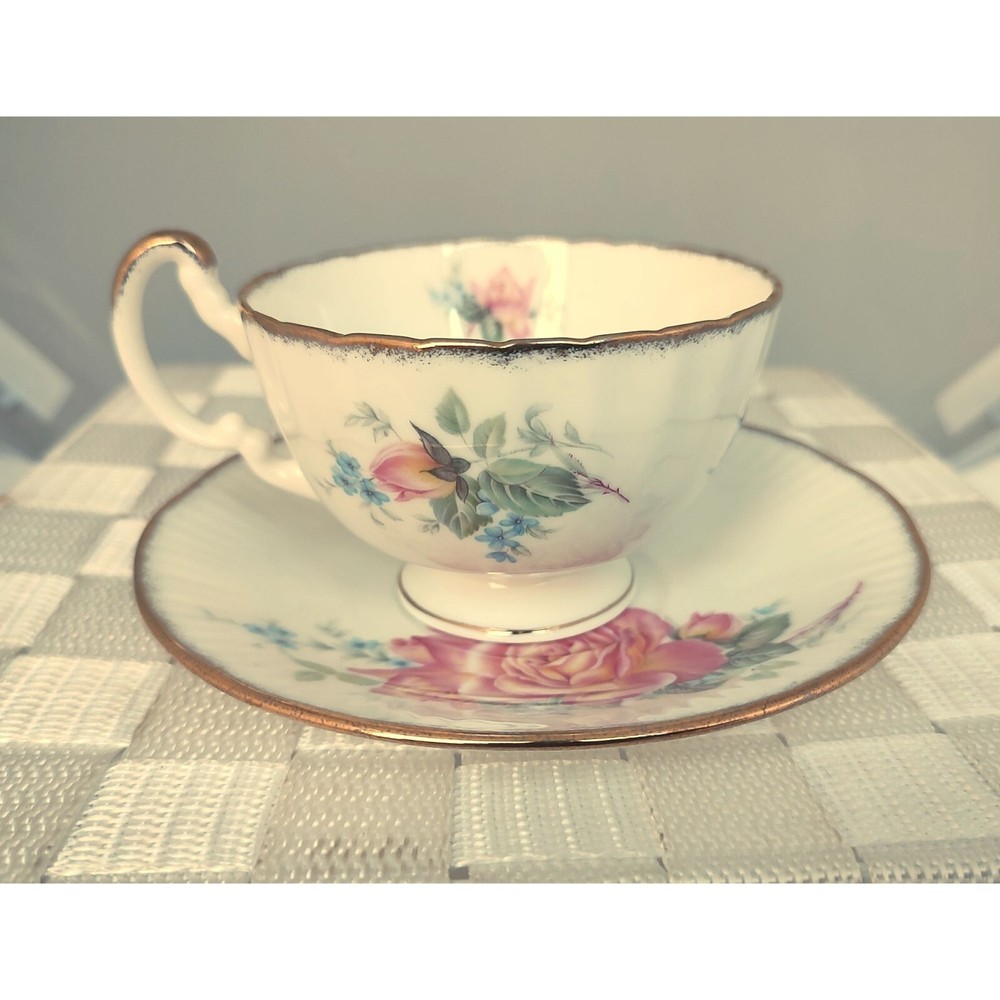 Countess Cup and Saucer - Thumbnail 2