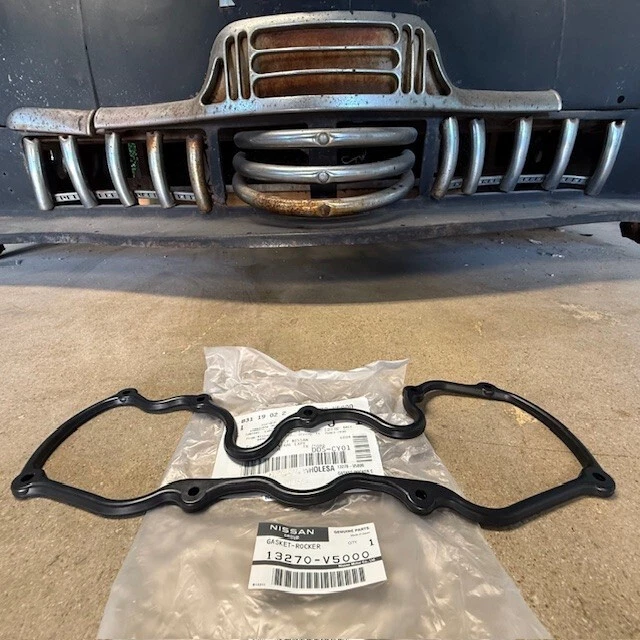 Nueva cubierta basculante de junta genuina Nissan / Infiniti 13270V5000 / 13270-V5000 OEM Foto 2 de 3