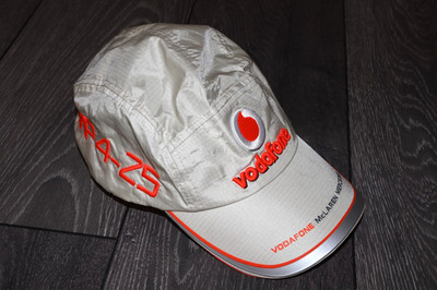 VODAFONE MCLAREN MERCEDES F1 TEAM 2010 SEASON MP4-25 CAP FORMULA 1 OS 5 PANEL