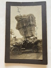 Foto de principios de 1900 Family Touring Balance Rock en Garden Of Gods, Colorado