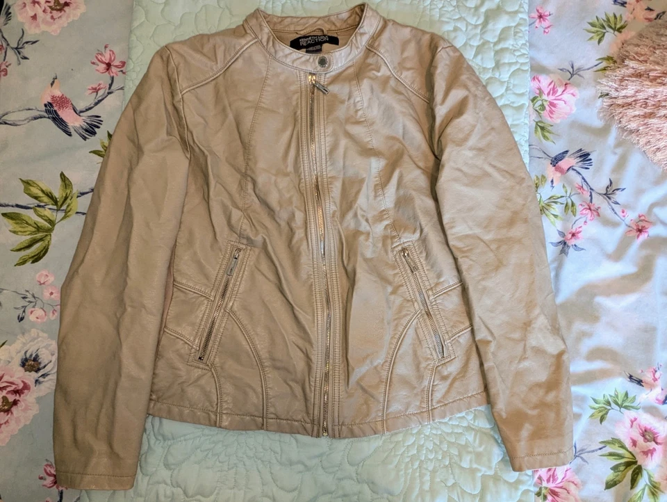 Sexy chaqueta de motocicleta estilo vintage de cuero sintético Kenneth Cole para mujer XXL marfil Foto 2 de 4