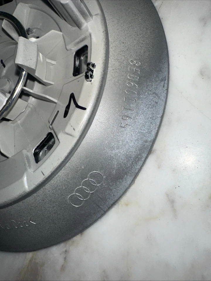 2002-2004 Audi A4 A6 A8 Wheel Center Hub Cap for 5-Spoke 16" factory rims OEM - Imagem 3 de 3