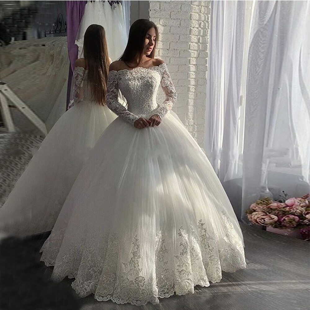 Tulle Princess Wedding Dresses Boat Neck Lace Applique Buttons Back Bridal  Gowns