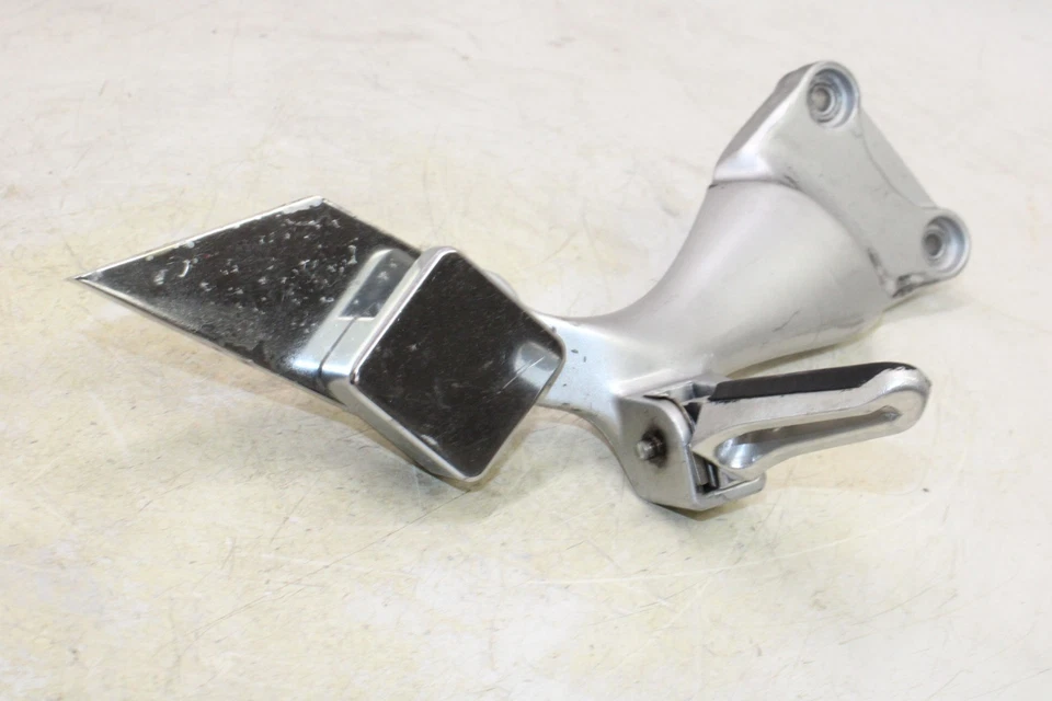 01-07 SUZUKI HAYABUSA GSX1300R OEM ПРАВЫЙ ЗАДНИЙ ПАССАЖИРСКИЙ КОЛЫШЕК - Изображение 3 из 4