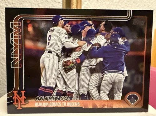 2025 Topps Series 2 Mets On They Go! BLACK /10 Team Card 04/10 New York Mets