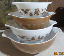 NICE VINTAGE SET of 4 PYREX AMERICANA EAGLE TAB HANDLED NESTING MIXING BOWLS NR!