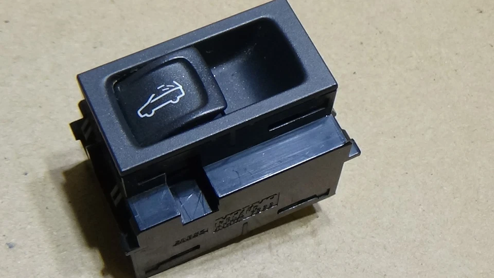 2008-2013 Volvo C70 Convertible Top Roof Switch Button - Image 2 of 4