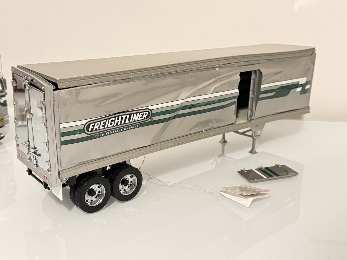 Franklin Mint 1979 FreightLiner Semi Truck Cabover/trailer 1/32