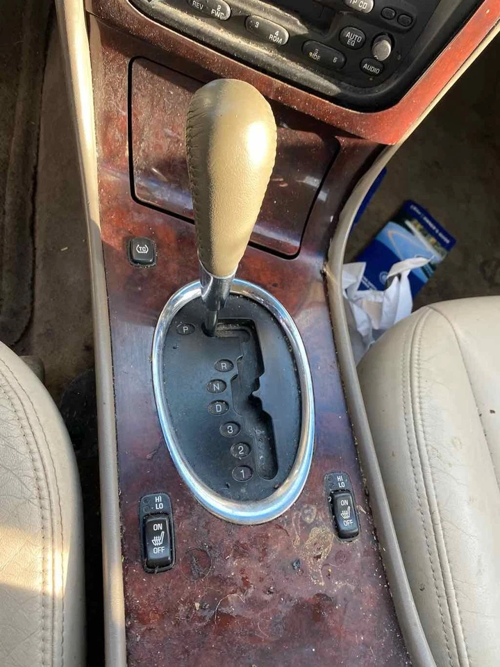 Conjunto de luz trasera derecha usado se adapta a: Oldsmobile Aurora 2003 cuarto panel montaje Foto 4 de 4