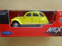 Citroen 2CV Ente 1/60 Ca. 7,6Cm Mit RüCkzugmotor Gelb Oldtimer Modelauto