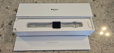 Apple Watch Series 3 GPS 38mm, Aluminum Case Silver, Sport Wristband Fog