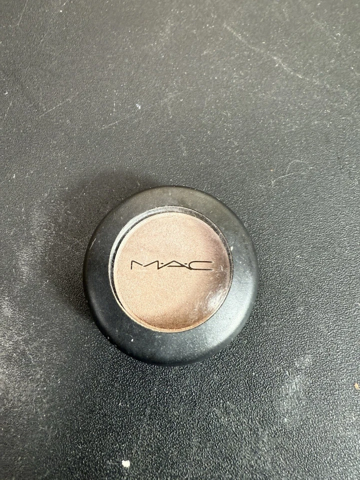 MAC VELUXE PEARL EYESHADOW - SHORE LEAVE - RARE READ - Image 2 of 3