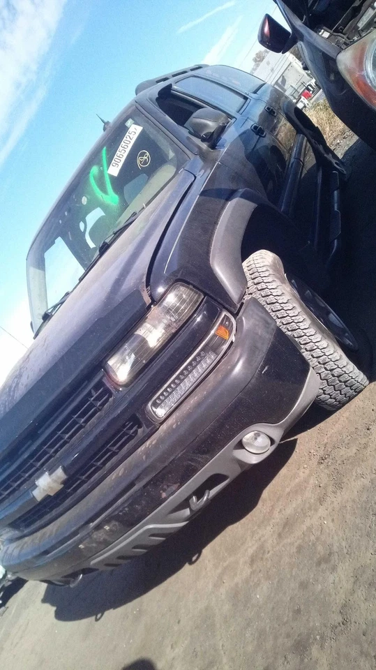 Depósito de líquido de lavadora usado se adapta a: Chevrolet Suburban 1500 2004 con opción de limpiaparabrisas trasero Foto 3 de 4