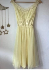 Vtg sheer lace nightgown  By Vanity Fair Womens size 34 Yellow