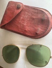 Ray Ban - Bausch and Lomb sunglasses clip on no scratches includes original case