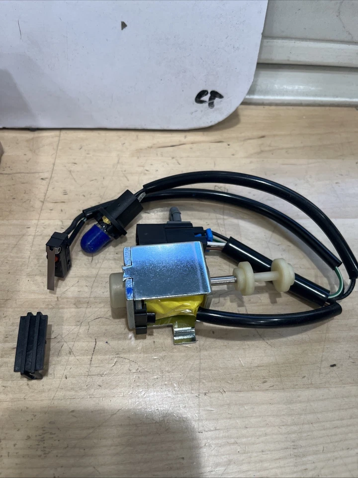 Solenoide de bloqueo de cambio de transmisión Dorman 924-700 para 04-07 Saturn Ion Foto 3 de 4