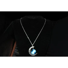 SILVER TONE CRESCENT MOON ENERGY NECKLACE  * NEW *